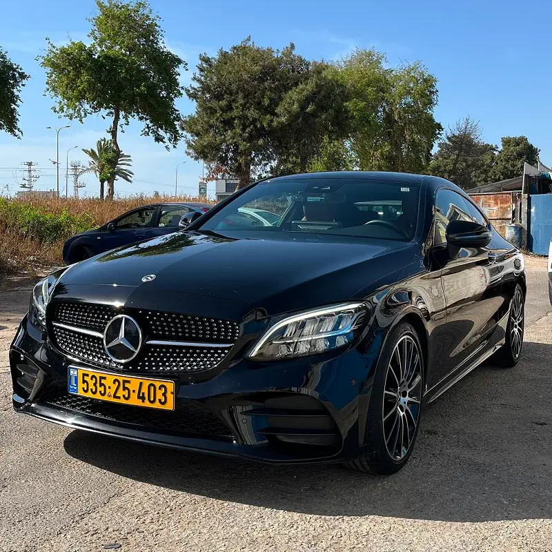 מרצדס שחורה מבריקה לאחר פוליש חד-שלבי בדיטייל זון
